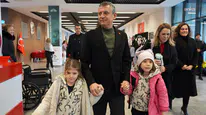 Özgür Özel, Ferdi Zeyrek’in kızlarını okula götürdü