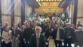 Kürt Dilinin Öncüsü Sahnede: "HAWAR" Kars’ta Prömiyer Yaptı