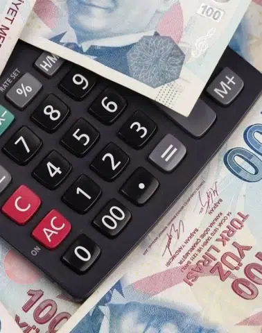 Savaş Gölgesinde Kredi: Ticari Daraldı, Bireysel Arttı