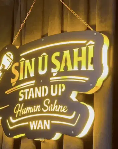 Şîn û Şahî Stand-up: Kürtlerin hikâyeleri zaten başlı başına mizah