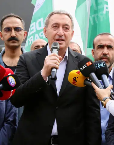 Tuncer Bakırhan Eğitim Bakanlığı Önünde: "Okullar Artık Güvenli Değil"