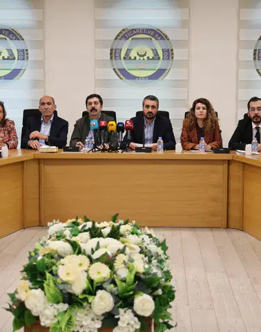 Diyarbakır’dan Kobanî’ye Gönderilen İnsani Yardım TIR’ları Engellendi