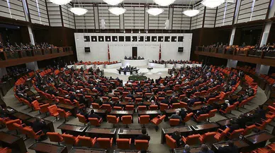 Mecliste sandalyeler boş kaldı: Genel Kurul ertelendi