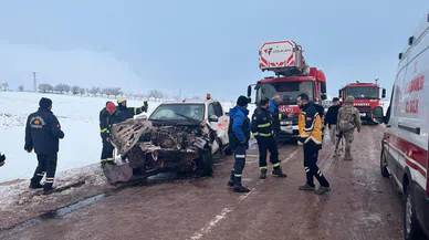 Mardin’de feci kaza: İşçi servisi ile kamyonet çarpıştı, 10 yaralı