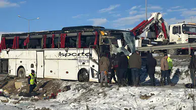 Afyon’da yolcu otobüsü devrildi: 1 ölü, 25 yaralı!