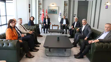 DEM Parti, PKK’nin silah bırakma çağrısı sonrası DİSK ile görüştü