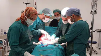 Diyarbakır’da nadir görülen ameliyat! 35 santimlik miyom operasyonla alındı