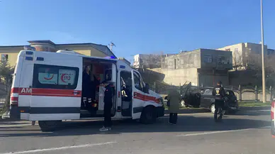 Diyarbakır’da trafik kazasında minibüs ve otomobil çarpıştı, 6 kişi yaralandı