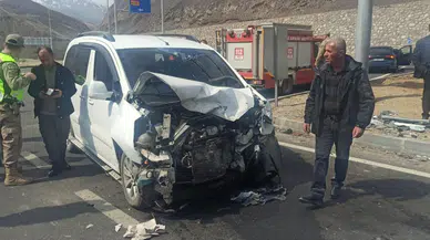 Hakkari’de sabah saatlerinde kaza 2’si ağır 8 kişi yaralandı