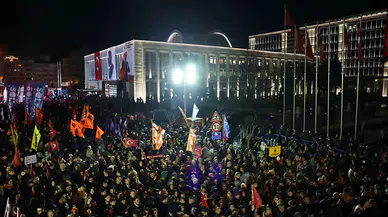 İmamoğlu'na destek için Saraçhane'de on binlerce kişi toplandı