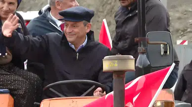CHP Yozgat mitinginde ezber bozuldu, Traktörle gelen Özel’den sert mesajlar