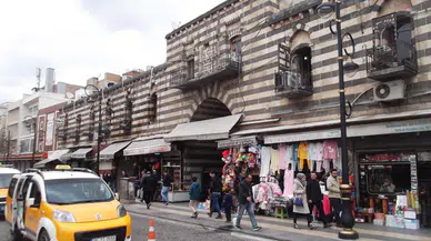 Esnaf ve turistler tepkili: Diyarbakır’ın en işlek noktasında atık su krizi