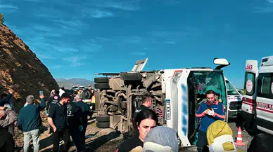 Elazığ’dan Diyarbakır’a giden otobüs devrildi, 3 kişi ağır yaralandı