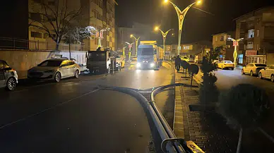 Hakkari’de şiddetli fırtına: 69 çatı uçtu, okullar tatil edildi