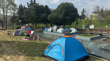 İstanbul'da deprem endişesi: Vatandaşlar parklarda gecelemeye devam ediyor