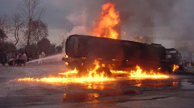 Pakistan'da yakıt tankeri patlaması: Belucistan’da can pazarına yol açtı