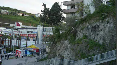 Samsun Canik’te peş peşe heyelan: Bina tahliye edildi