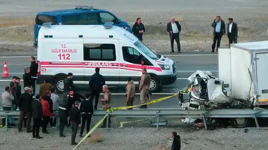 Van’ın Gürpınar ilçesinde meydana gelen feci trafik kazasında 7 kişi hayatını kaybetti