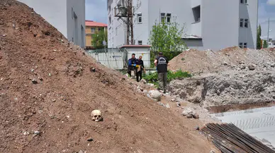 Okul inşaatında kafatası ve kemikler bulundu