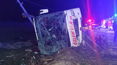 Van’da yolcu otobüsü devrildi: 28 kişi yaralandı