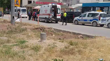 Yola çıkmak isterken motosikletin çarptığı yaya yaralandı