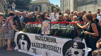 Emine Ocak, Galatasaray Meydanı'nda son yolculuğuna uğurlandı