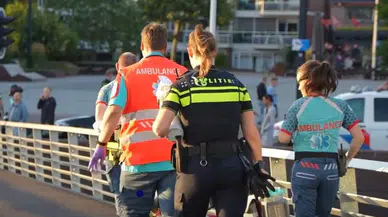 Hollanda'da ilkokul gösterisinde öğretmen bıçaklandı: 3 şüpheli gözaltında