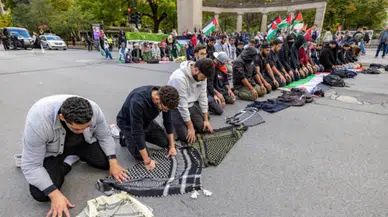 Kanada'da sokakta namaz kılmak yasaklanıyor.