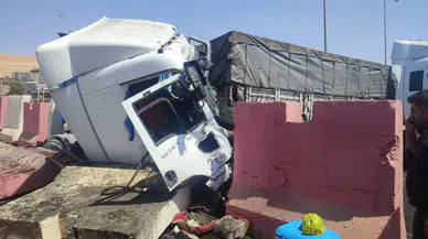 Şırnak’ta kafa kafaya çarpışan tır şoförleri kardeş çıktı