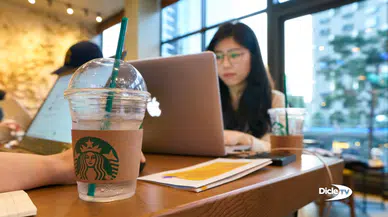 Starbucks, müşterilerinin bilgisayarla gelmesini yasakladı