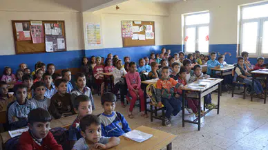 Diyarbakır'da okullardaki yoğunluk eğitimi riske atıyor
