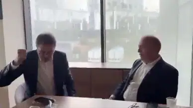 Ensar Aytekin Gürsel Tekin'e karşı yumruğunu masaya vurdu