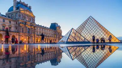 Macron: Louvre’daki hırsızlık mirasımıza saldırı