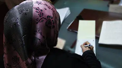 Almanya’da başörtüsünü çıkarmayan yargıca “görev yapamaz” kararı