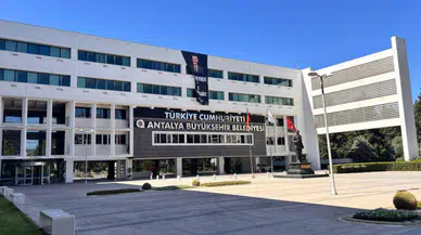 Antalya Büyükşehir Belediyesinde sekiz şube müdürü görevden alındı