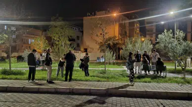 Naci Görür: Hasarlı evlerden uzak durun