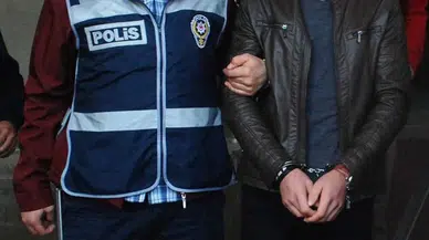 Atatürk afişlerine zarar veren bir kişi gözaltına alındı