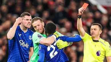 Everton'lu futbolcu takım arkadaşına tokat attı, kırmız kart gördü