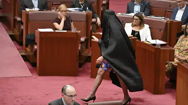 Senatoya burkayla giden Avustralyalı siyasetçiye ceza