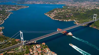 İstanbul Boğazı'nda gemi trafiği askıya alındı!
