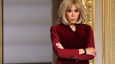 Brigitte Macron "Aptal sürtükler" sözü için feministlerden özür diledi