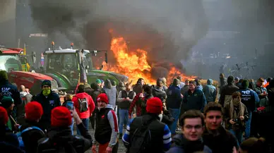 Brüksel’de binlerce çiftçi protestoda
