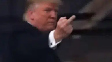 Trump'ı protesto eden işçi işten atıldı