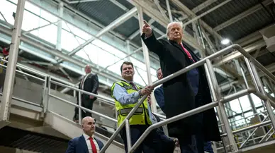 Trump’a protesto eden işçi için 800 bin dolar bağış