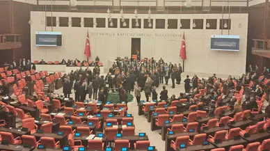 Meclis'te kriz: Salonda olmayan AKP'li adına pusula verildi