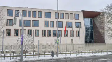 Berlin’de Türkiye Büyükelçiliğine boyalı saldırı