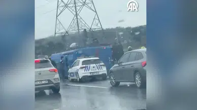 Eyüpsultan’da cezaevi aracı devrildi: 19 yaralı