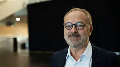 Fransız senatör, kadın milletvekilinin içkisine uyuşturucu karıştırmaktan yargılanıyor