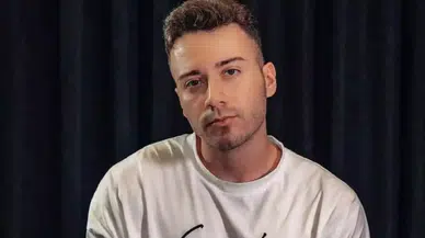 Enes Batur havalimanında gözaltına alındı