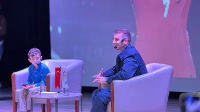 Kerem Aktürkoğlu, ilkokul öğrencisinin başkanlık vaadini yerine getirdi